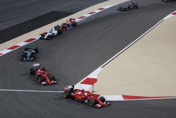 Sebastian Vettel, Ferrari SF15-T al inicio de la carrera