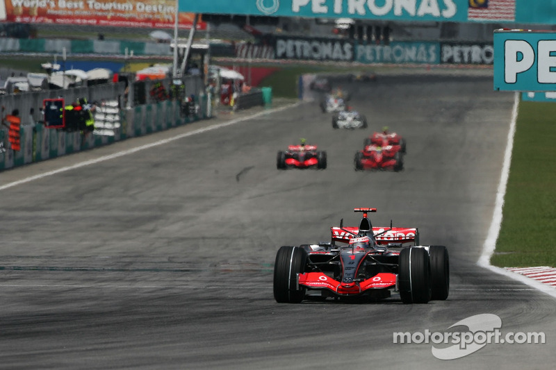 Фернандо Алонсо, McLaren Mercedes, MP4-22