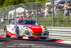 弗里卡德利车队30号保时捷997 GT3 R:克劳斯·阿贝伦、帕特里克·赫斯曼、萨宾·施密茨、帕特里克·皮雷、约格·伯格麦斯特
