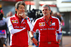 (L naar R): Massimo Rivola, Ferrari Sportief directeur met Maurizio Arrivabene, Ferrari teambaas