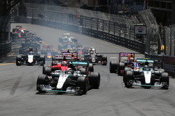Rennstart: Lewis Hamilton, Mercedes AMG F1 Team