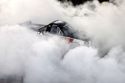 1. Erik Jones, Kyle Busch Motorsports, Toyota, feiert