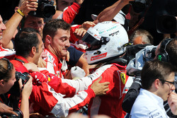 Sebastian Vettel, Ferrari festeggia il terzo posto nel parco chiuso