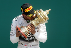 Ganador de la carrera Lewis Hamilton, Mercedes AMG F1 Team