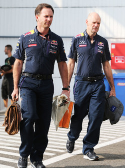 Da sinistra a destra: Christian Horner, Team Principal Red Bull Racing con Adrian Newey, Chief Technical Officer della Red Bull