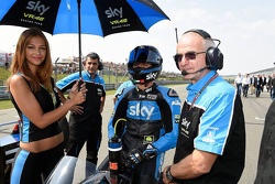 Andrea Migno, SKY VR46 Racing Team sulla griglia del Sachsenring con la sua ombrellina