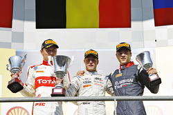 Podio: secondo post Arthur Pic, Campos Racing,il vincitore Stoffel Vandoorne, ART Grand Prix e terzo