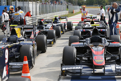 Auto GP2 nel parco chiuso