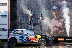 1. und Rallye-Weltmeister 2015: Sébastien Ogier und Julien Ingrassia, Volkswagen Polo WRC, Volkswage