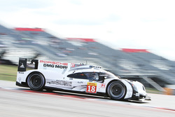 #18 Porsche Team Porsche 919 Hybrid: Romain Dumas, Neel Jani, Marc Lieb