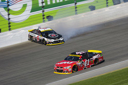 Kurt Busch, Stewart-Haas Racing Chevrolet; Kevin Harvick, Stewart-Haas Racing Chevrolet