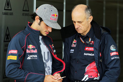 Carlos Sainz Jr., Scuderia Toro Rosso met Franz Tost, Scuderia Toro Rosso teambaas