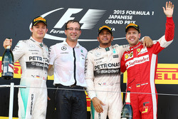 Podio: il vincitore della gara Lewis Hamilton, Mercedes AMG F1 Team, il secondo classificato Nico Ro