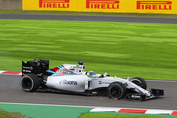 Felipe Massa, Williams FW37 con una ponchadura a principio de la carrera
