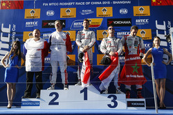Podio: il vincitore della gara Jose Maria Lopez, Citroën C-Elysée WTCC, Citroën World Touring Car te