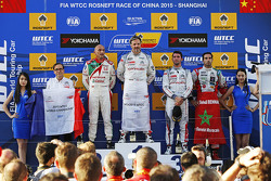 Podio: il vincitore della gara Yvan Muller, Citroën C-Elysee WTCC, Citroën World Touring Car team, i