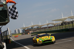 冲线:克拉夫特·班布车队99号阿斯顿马丁Vnatage V12 GT3::欧阳若曦、丹尼尔·洛依德