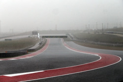 Fuertes lluvias retrasan el inicio de FP2