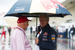 (L to R): Niki Lauda, Mercedes Non-Executive Chairman with Dr Helmut Marko, Red Bull Motorsport Consultant