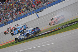 Restart: Jimmie Johnson, Hendrick Motorsports Chevrolet, mit Dreher