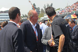 El ex Rey de España, Juan Carlos con Federico Gastaldi, Lotus F1