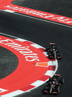 Romain Grosjean, Lotus F1 E23, vor Pastor Maldonado, Lotus F1 E23