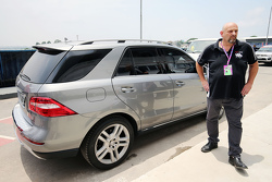 Lewis Hamilton, Mercedes AMG F1 llega al paddock