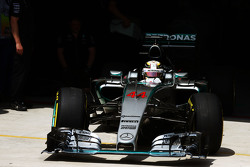 Lewis Hamilton, Mercedes AMG F1 W06, beim Verlassen der Box