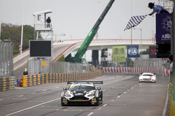 Il vincitore Stefan Mücke, Craft-Bamboo AMR Aston Martin Vantage GT3