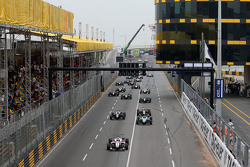 Start: Felix Rosenqvist, Prema Powerteam, Dallara Mercedes-Benz, in Führung