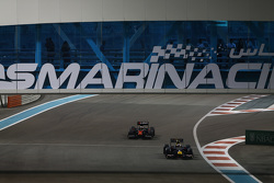 Pierre Gasly, DAMS; Stoffel Vandoorne, ART Grand Prix