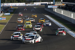Jose Maria Lopez, Citroën C-Elysee WTCC, Citroën World Touring Car team führt das Feld an