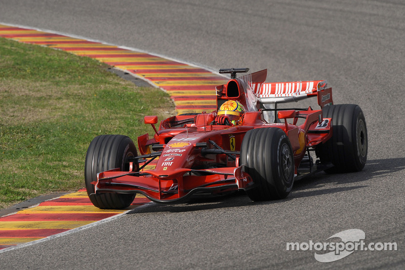 Valentino Rossi test ediyorFerrari F2008