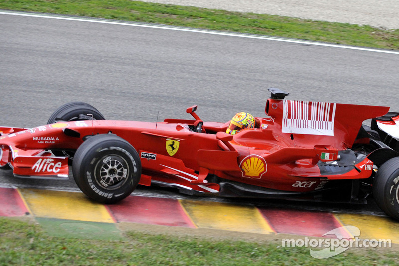 2008年罗西在穆杰罗赛道测试法拉利F2008赛车