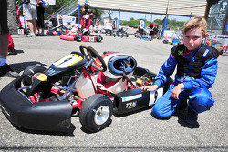 Mika Hakkinen und sein Sohn Hugo beim Kartfahren