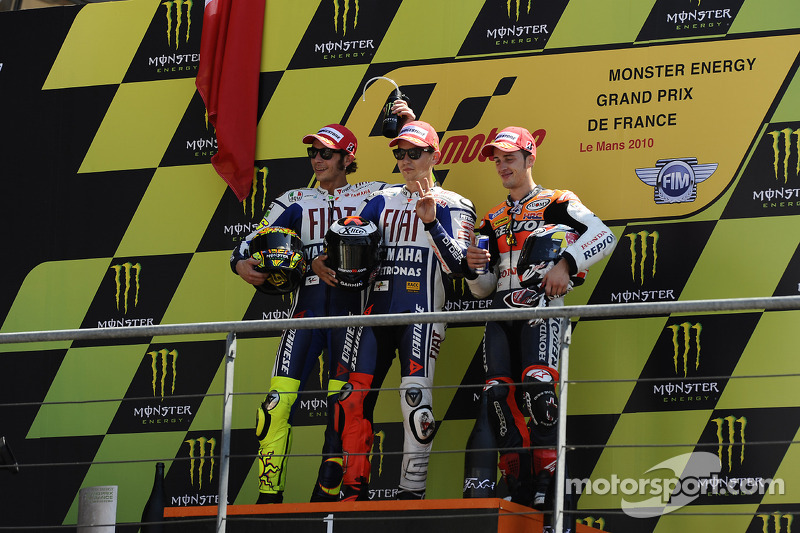 Podio: 1º Jorge Lorenzo, 2º Valentino Rossi, 3º Dani Pedrosa