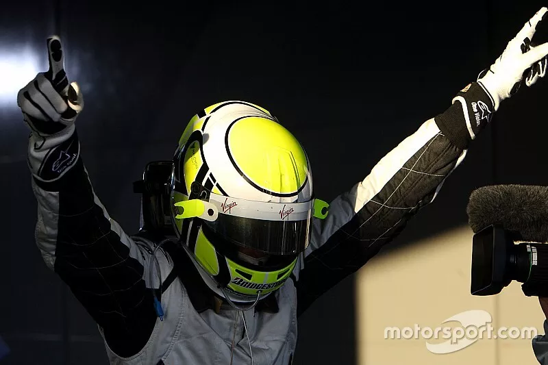 Le vainqueur Jenson Button, Brawn Grand Prix dans le parc ferm&eacute;