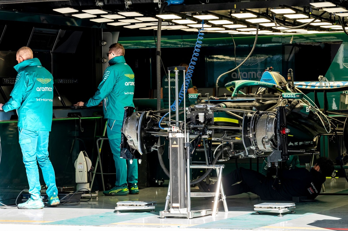 Un problema distinto de Honda obliga a Aston a dar otra batería a Alonso