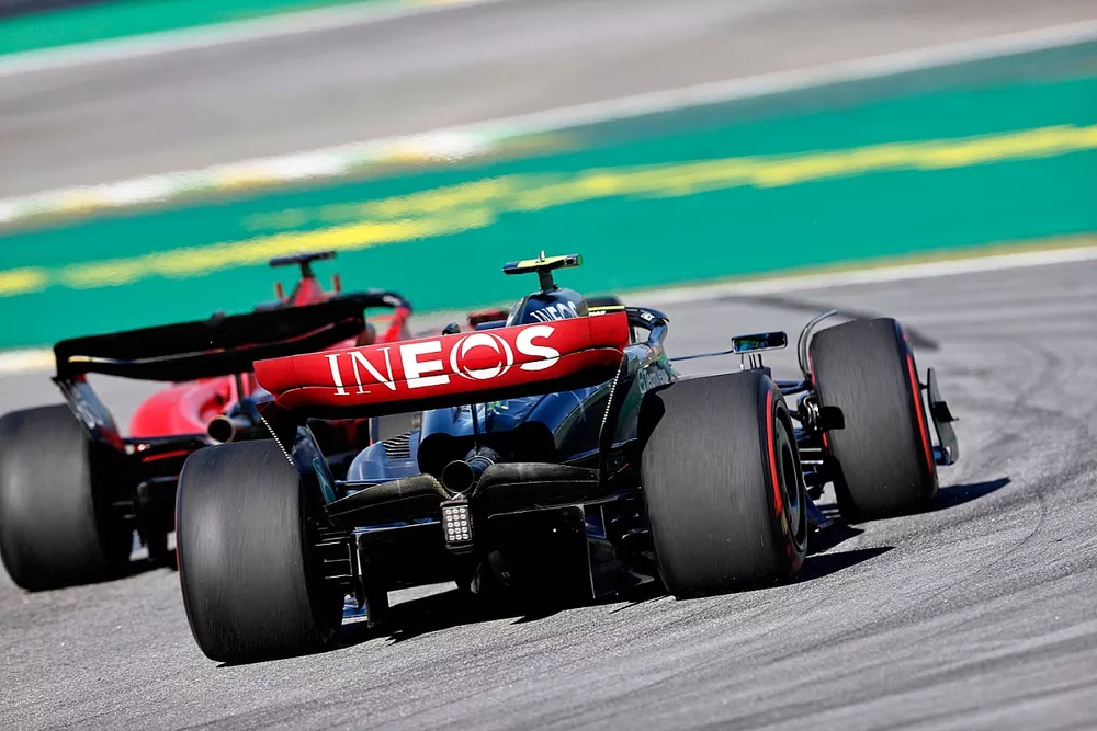 Charles Leclerc, Ferrari SF-23, Lewis Hamilton, Mercedes F1 W14