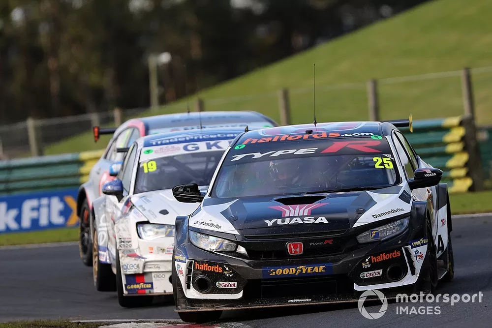 Matt Neal, Halfords Yuasa Racing Honda Civic Type R 