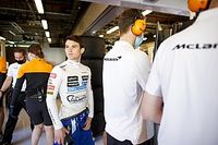 O'Ward rueda con un McLaren Fórmula 1 en el circuito de Barcelona 