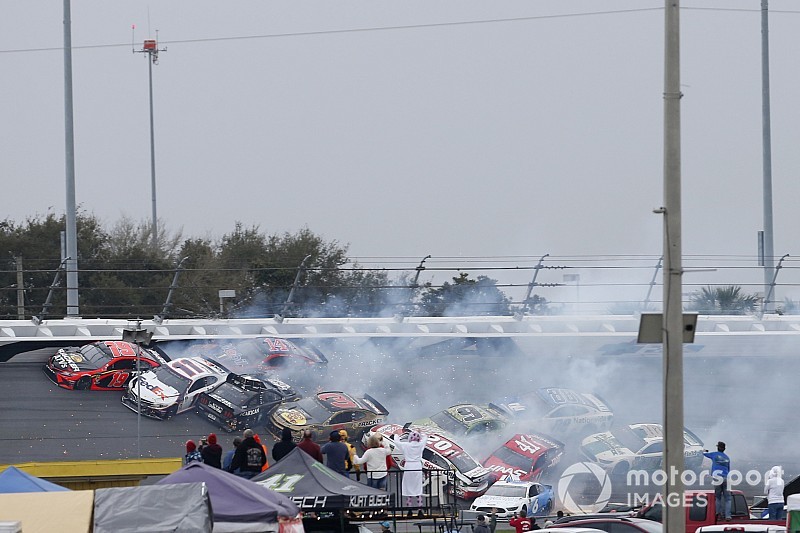 Menard culpa a Johnson por percance: