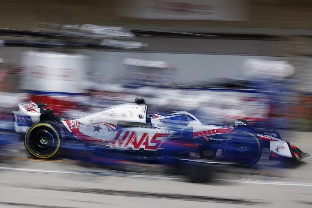 Kevin Magnussen, Haas VF-22, makes a stop