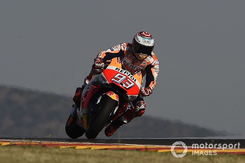Aragon, Libere 3: nessuno scalza Marquez dalla vetta, ma le Ducati sono vicine. Rossi cade e farà la Q1!