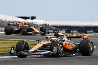 Bombazo de McLaren y pole de Verstappen en Silverstone; KO de P&eacute;rez