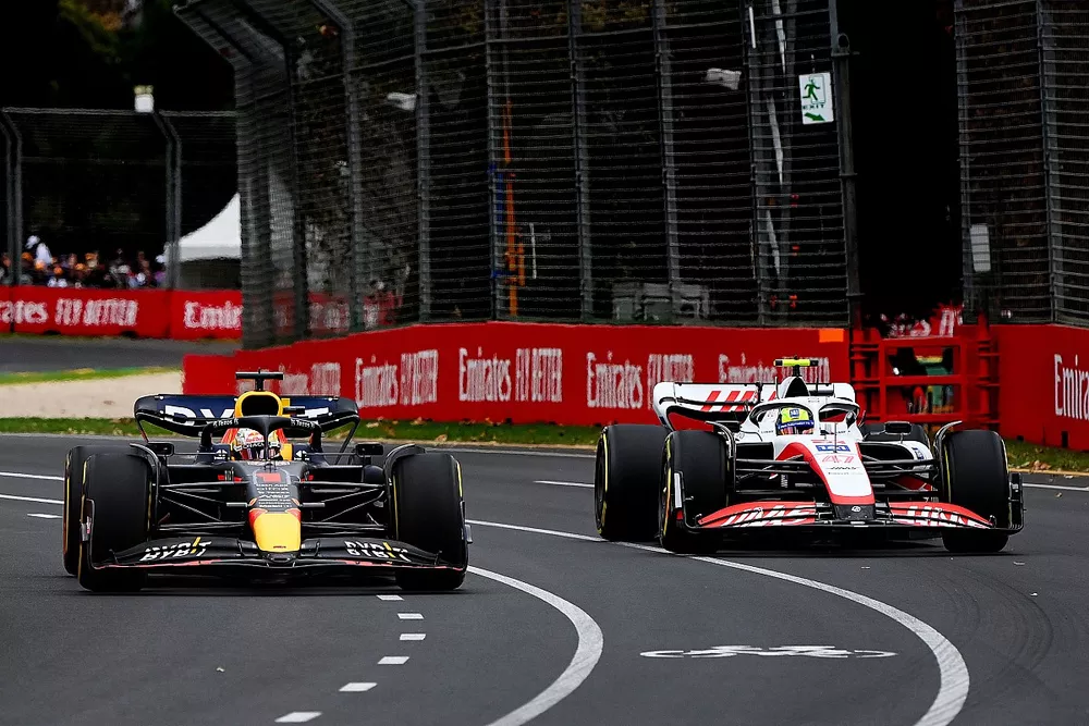 Max Verstappen, Red Bull Racing RB18, Mick Schumacher, Haas VF-22
