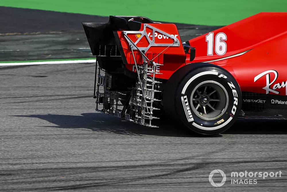 Parrilla aerodin&aacute;mica en el coche de Charles Leclerc, Ferrari SF1000