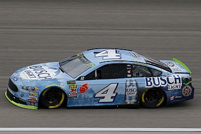Kevin Harvick beats Blaney and Logano for Stage 2 win