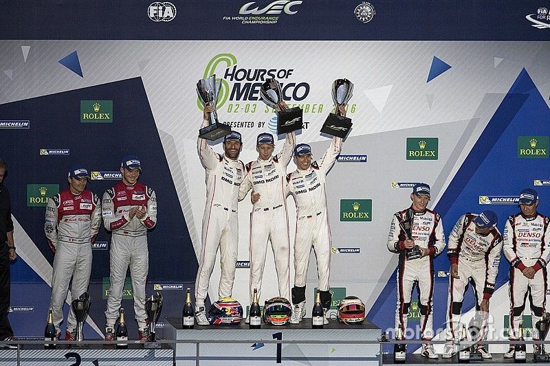 Podio LMP1: ganadores, Timo Bernhard, Mark Webber, Brendon Hartley, Porsche Team, segundo, Marcel Fä