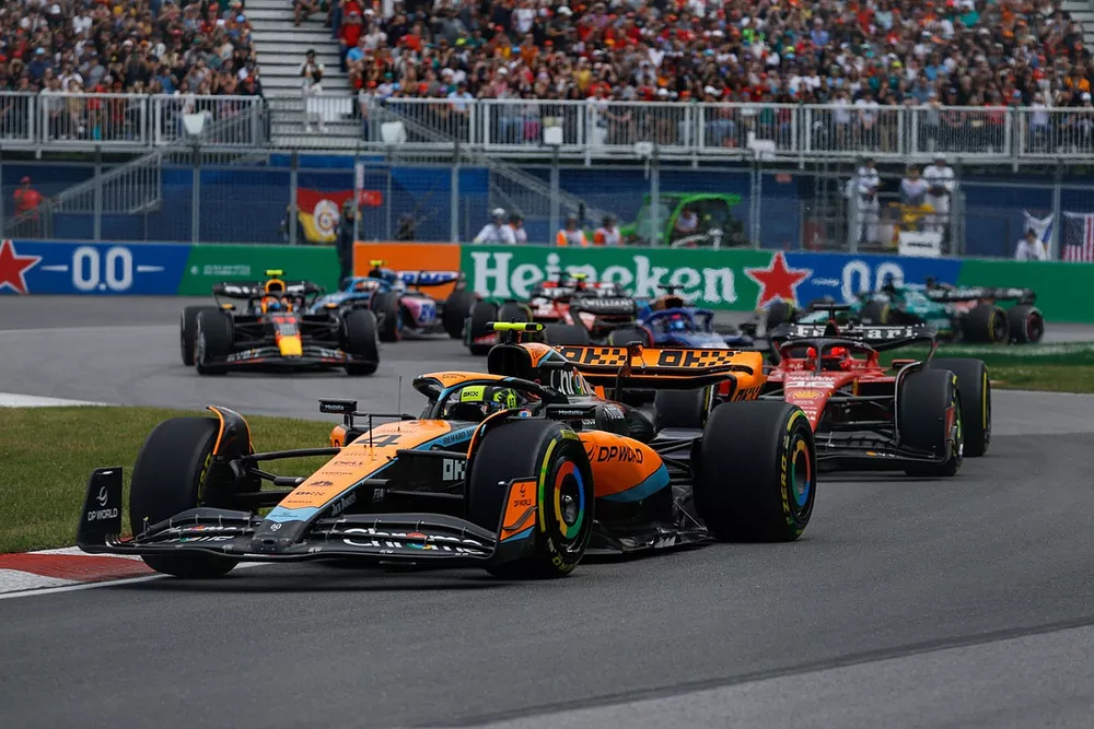 Lando Norris, McLaren MCL60, Charles Leclerc, Ferrari SF-23, Alex Albon, Williams FW45